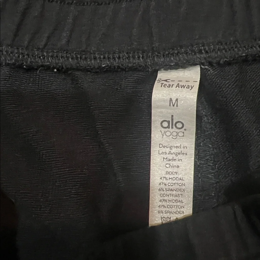 ALO Yoga sleek black